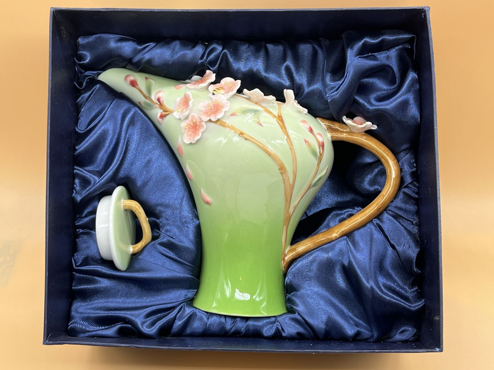 Dan Samuels Porcelain Australia Sakura Cherry Blossom Design Tea Pot In Original Box. photo furniture