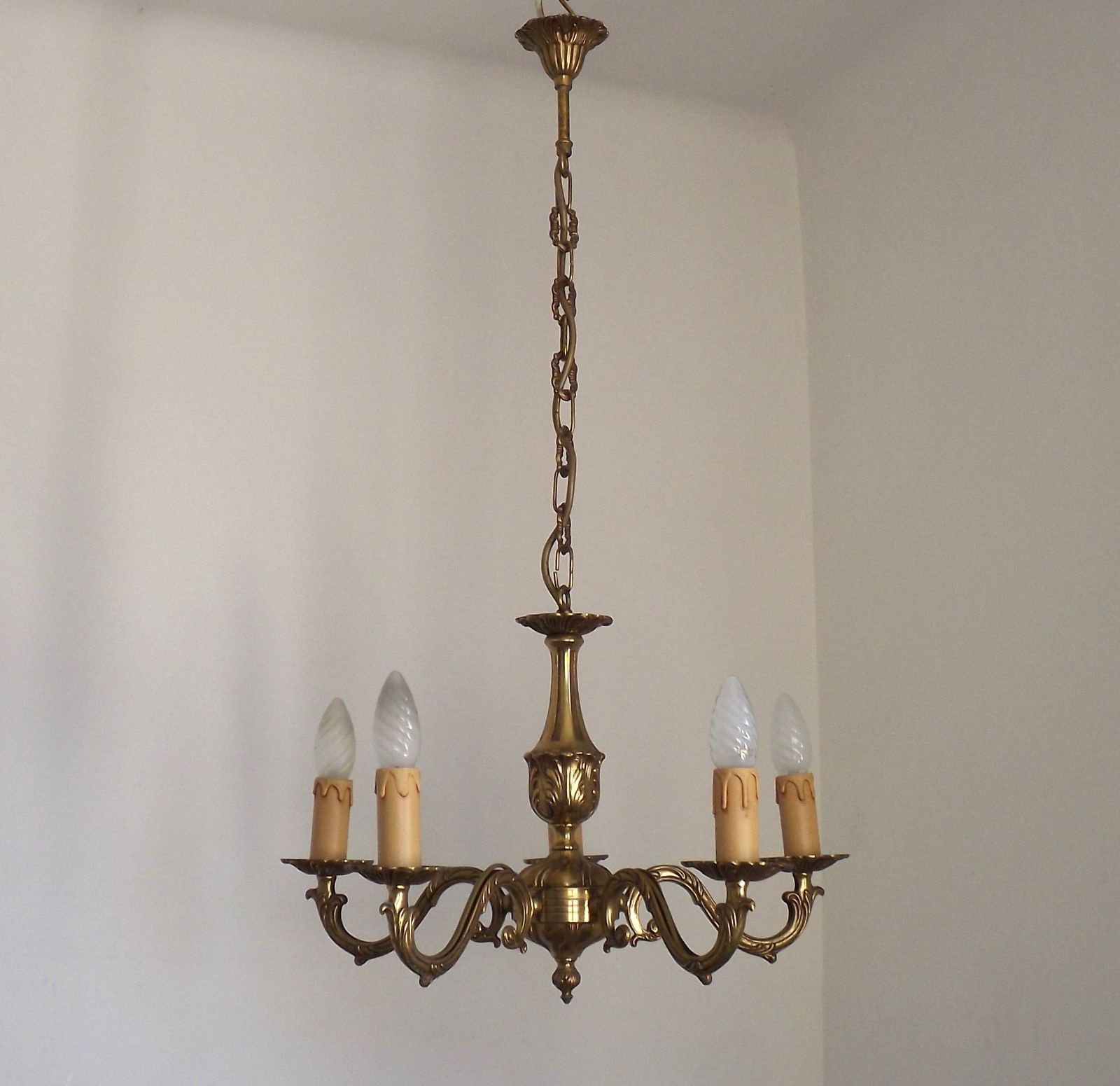 Franse bronzen kroonluchter – Traditionele mid-century stijl, 5 lichtpunten photo Verlichting
