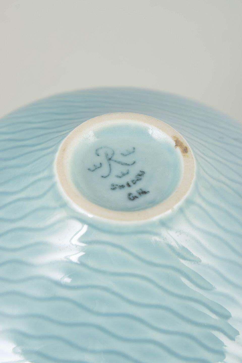 Gunnar Nylund voor Rörstrand. Keramische vaas met turquoiseblauw glazuur. Midden 20e eeuw. photo Woonaccessoires