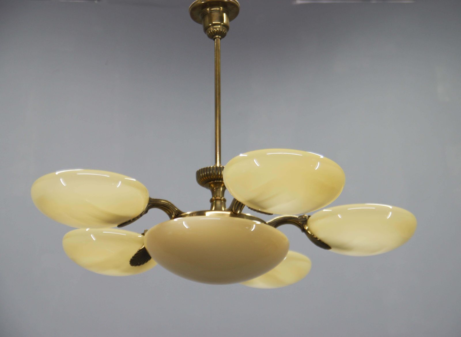 Art Nouveau Zeslichts Messing Kroonluchter van Jenčík, Tsjecho-Slowakije, jaren 1920, met label photo furniture