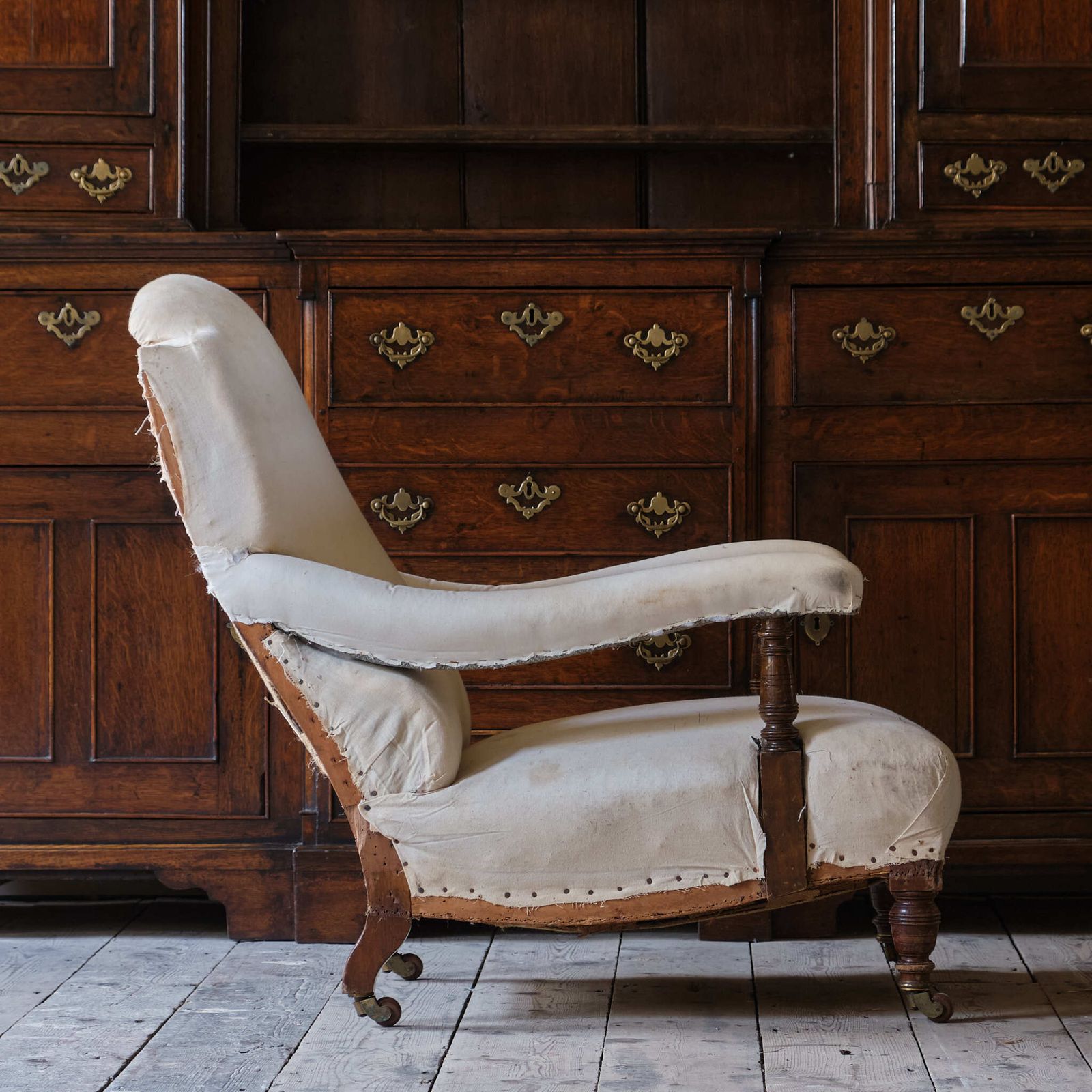 photo vinterior Antique Hampton & Sons Open Armchair