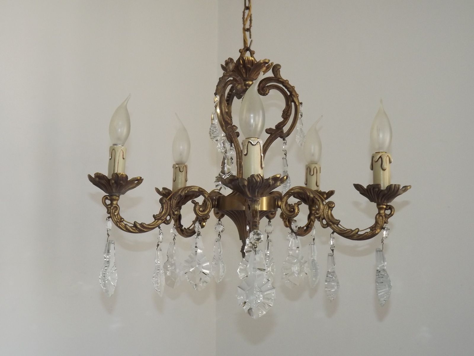 photo buy Franse Art Nouveau kroonluchter met vijf lichten, driezijdige kristallen kooi in brons