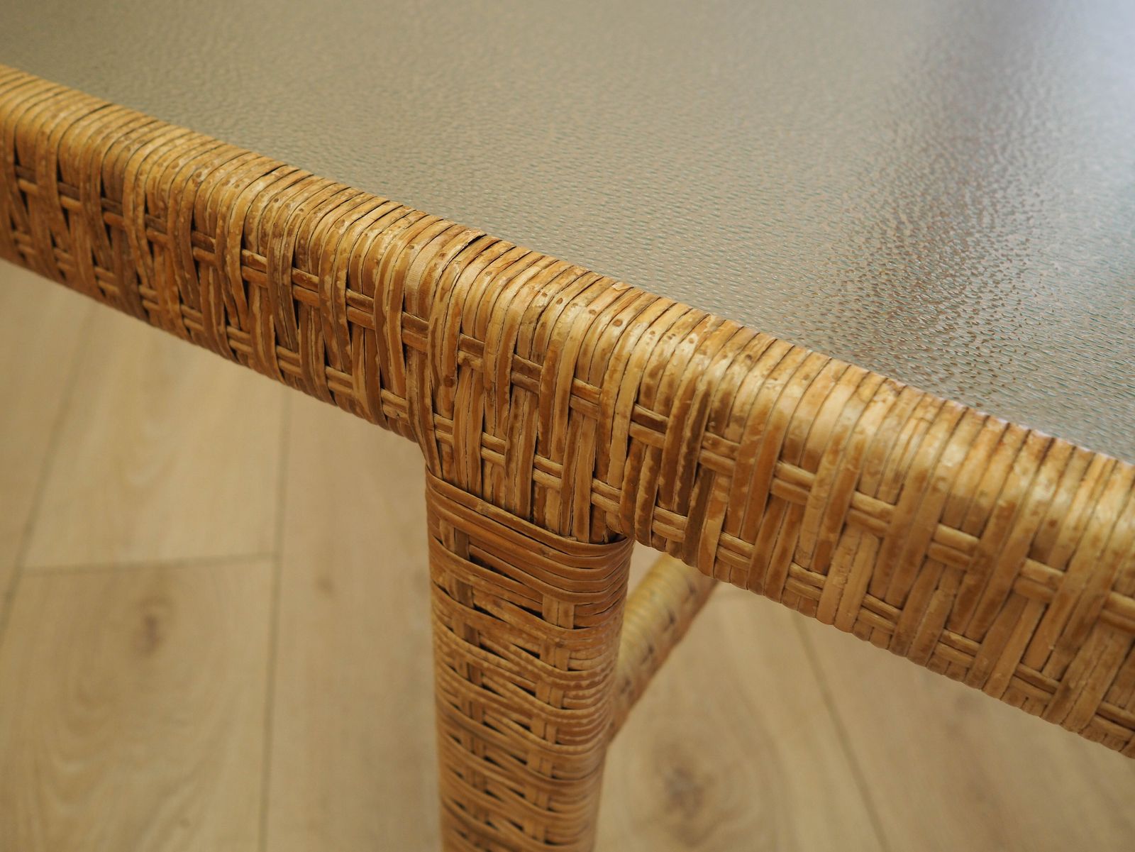 photo vintage Glass And Wicker Side Table, Danish Design, 1970s, Made In Denmark