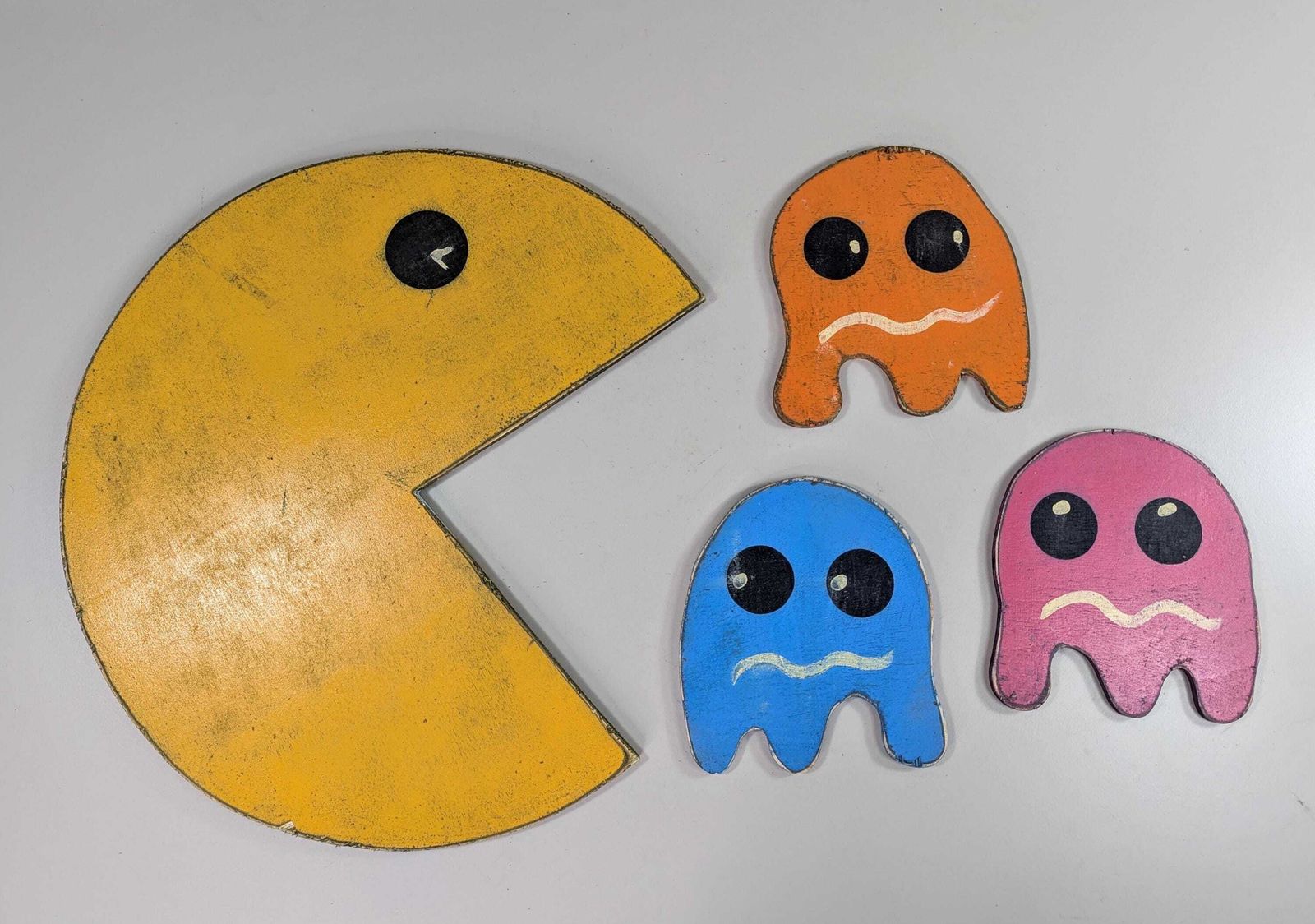 Vintage handgemaakte Pac-Man decoratie met geesten photo for sale