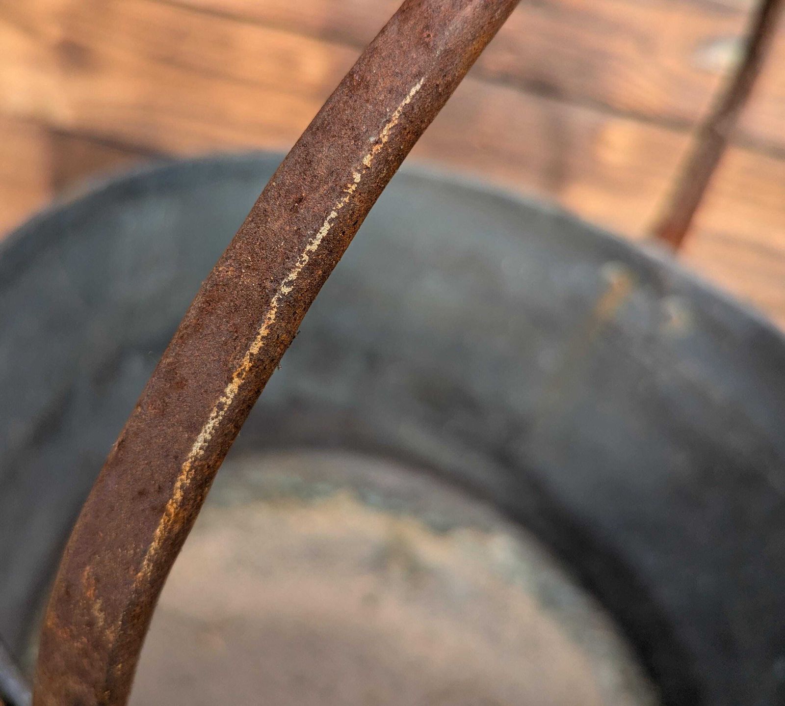 Grand pot d'époque en fonte, cache-pot photo 249.0