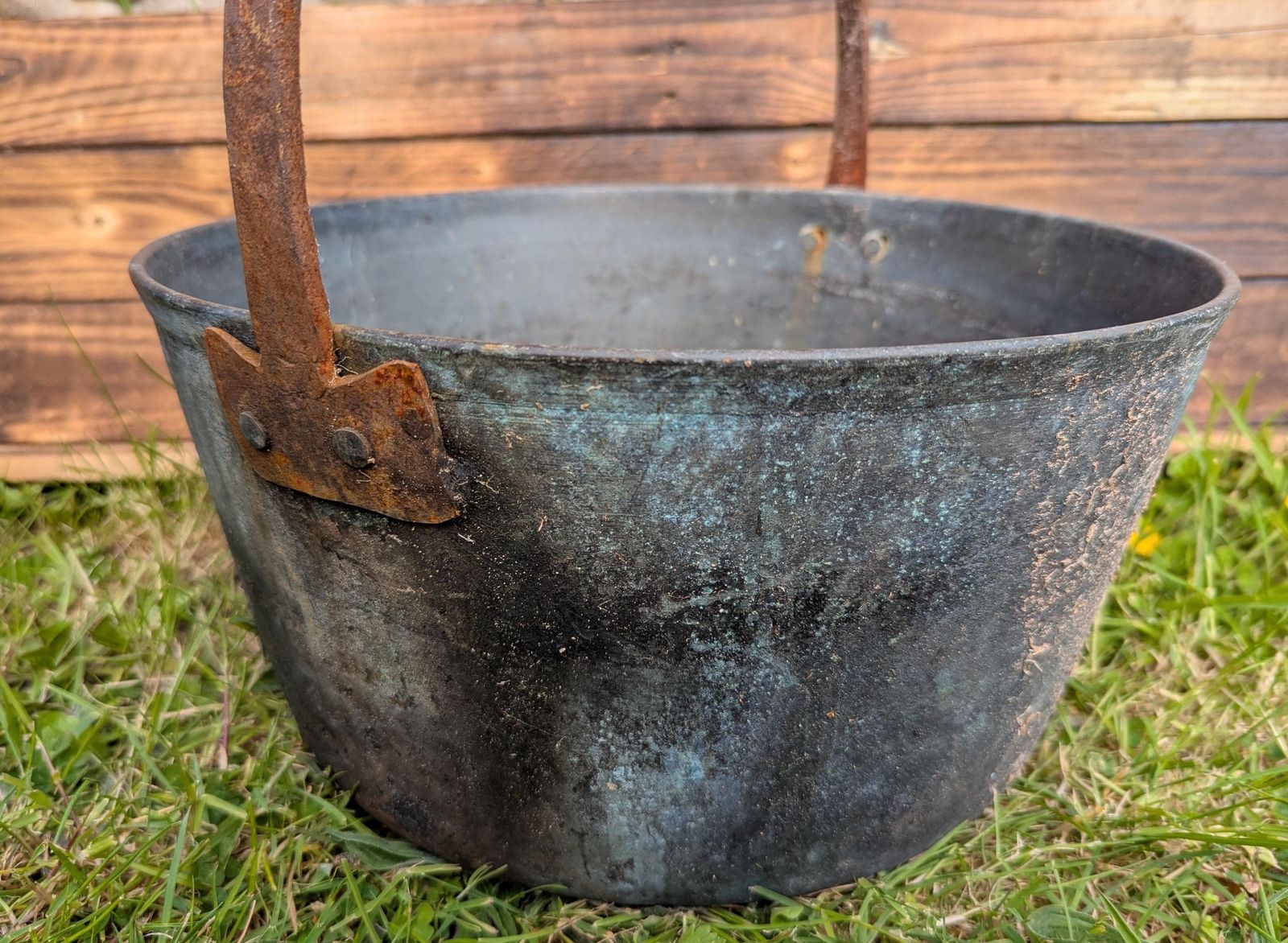 249.0 Grand pot d'époque en fonte, cache-pot photo