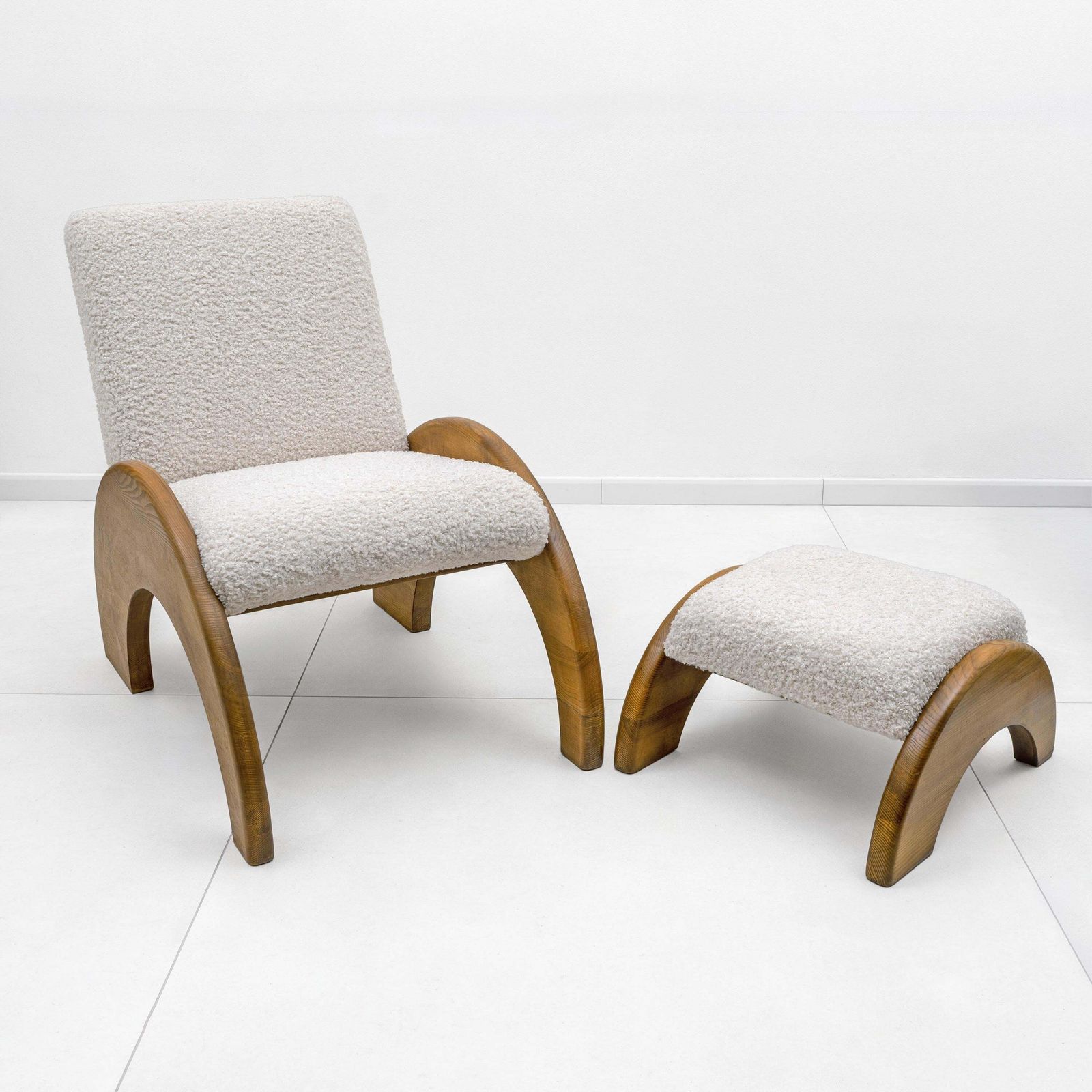 Lounge Chair en Ottoman Set in Gebogen Hout en Ivoor Bouclé photo furniture
