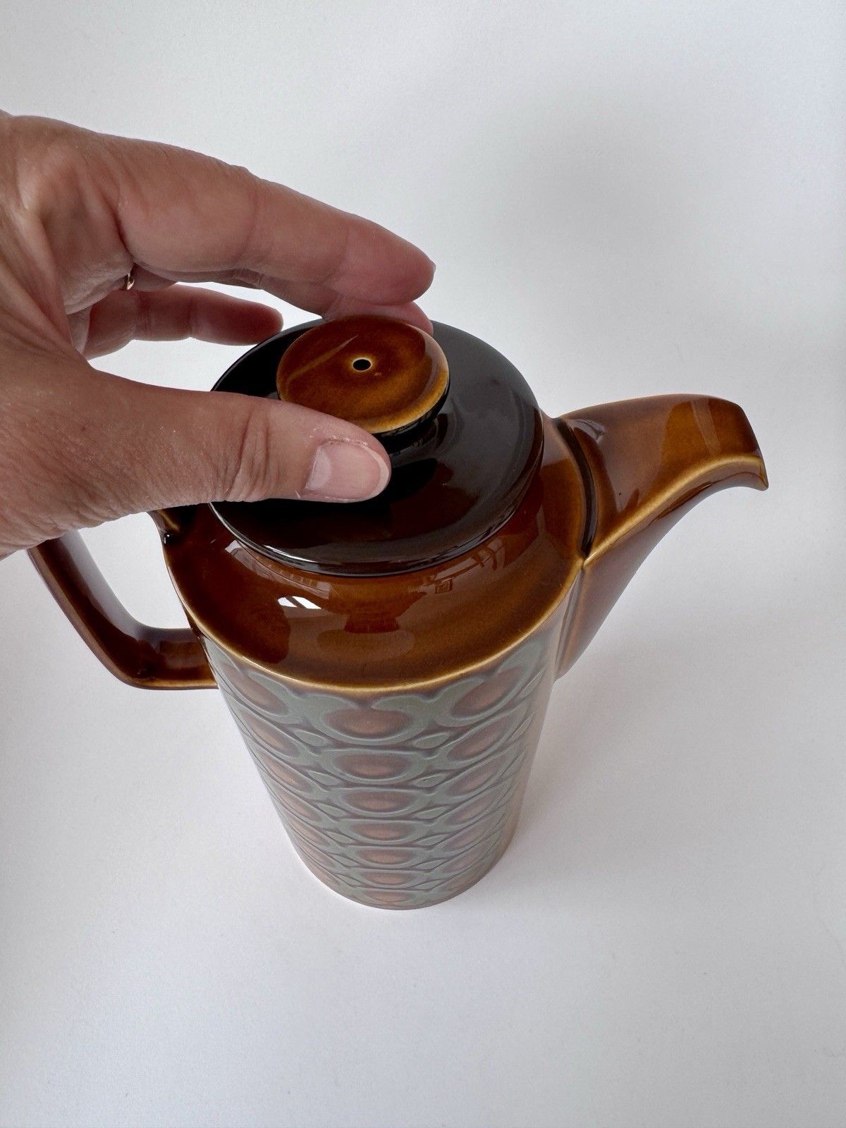photo furniture 1970’s John Clappison Hornsea Brontë Coffee Pot, Tea Storage Jar & Salt Shaker