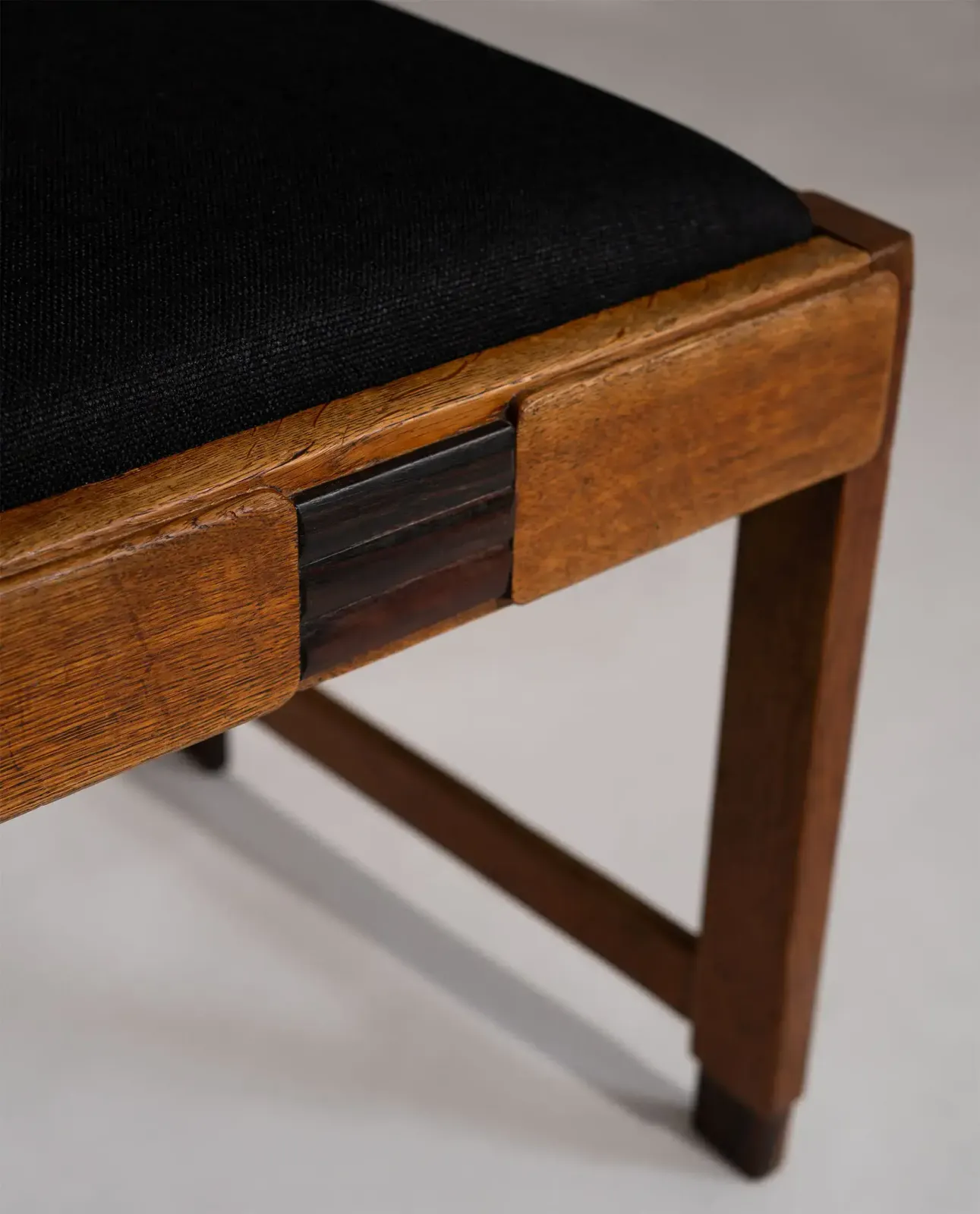Amsterdam School eiken eetkamerstoelen, Nederland, jaren 1920 photo furniture