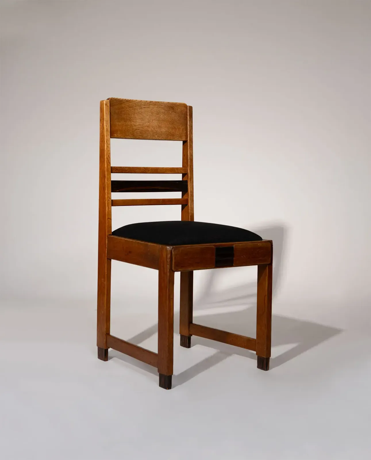Amsterdam School eiken eetkamerstoelen, Nederland, jaren 1920 photo Meubels