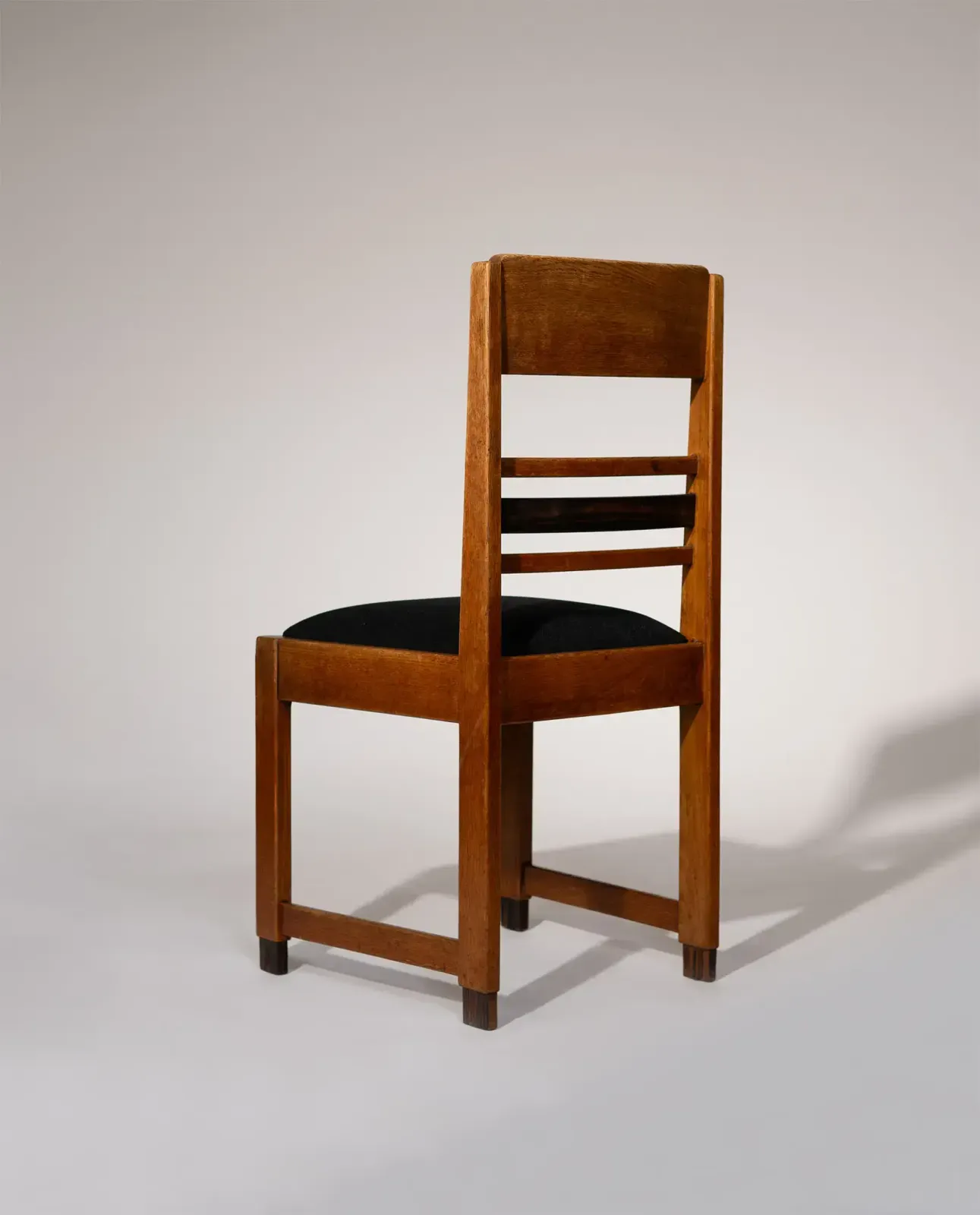Amsterdam School eiken eetkamerstoelen, Nederland, jaren 1920 photo buy