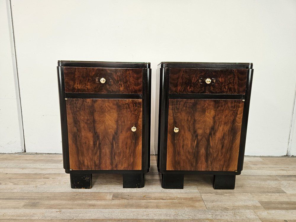 Tables de chevet Art déco en loupe de noyer, plateaux en verre rose, 1940, lot de 2