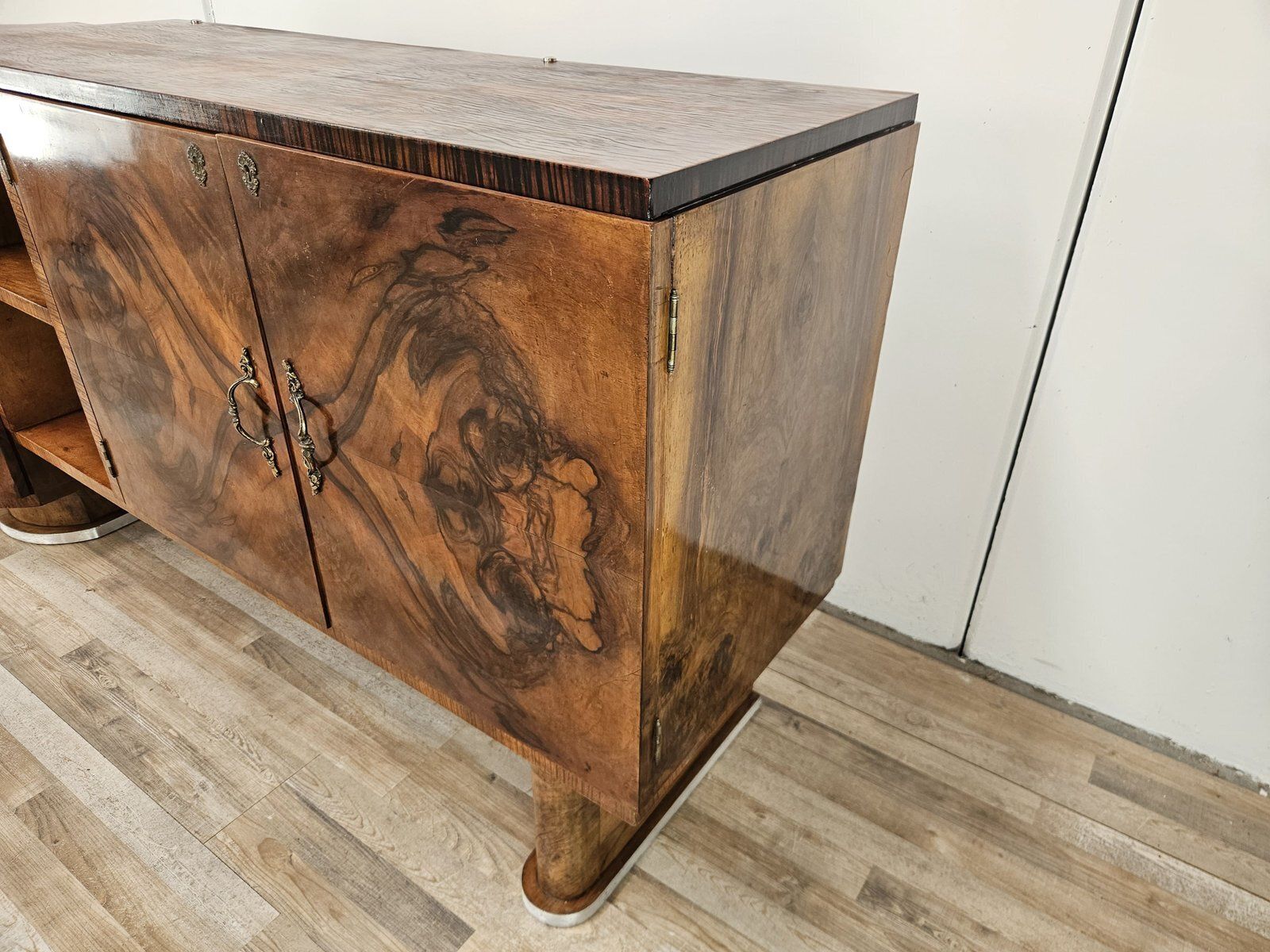 Buffet Art déco en noyer et bruyère, base en aluminium, 1940 photo for sale