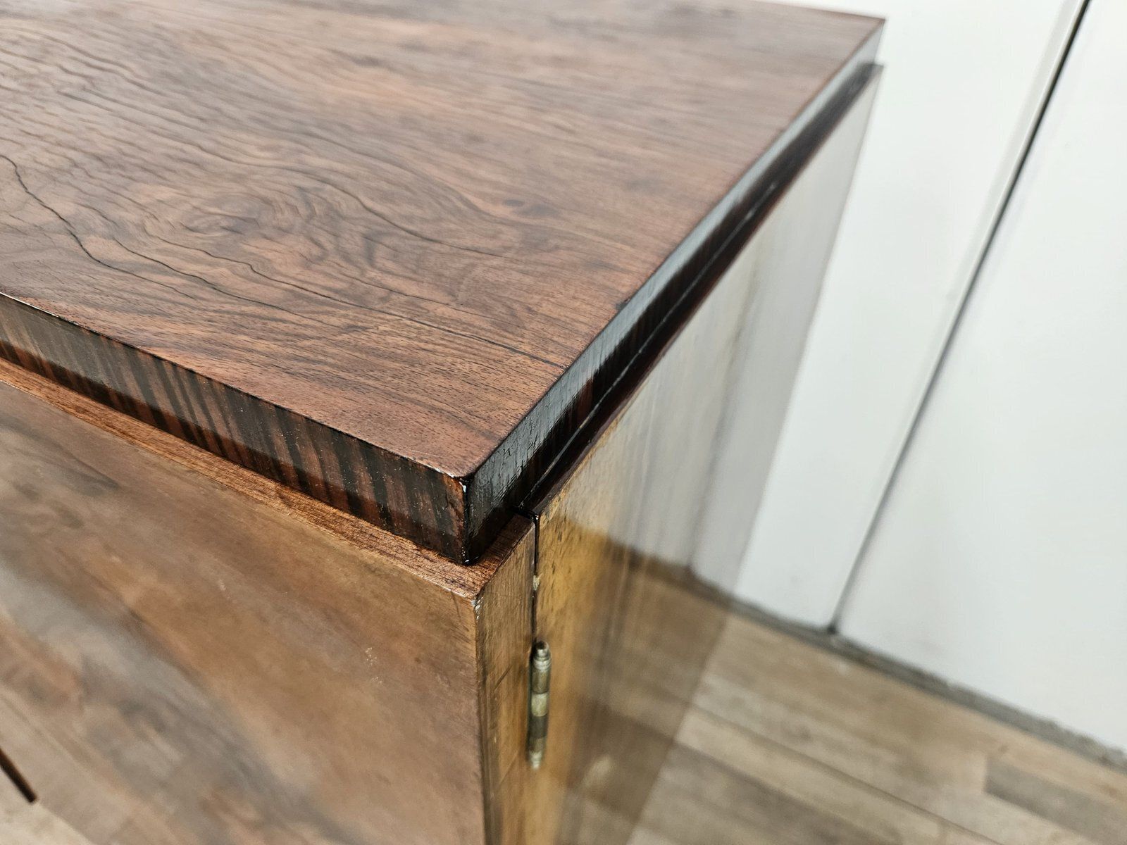 photo for sale Buffet Art déco en noyer et bruyère, base en aluminium, 1940