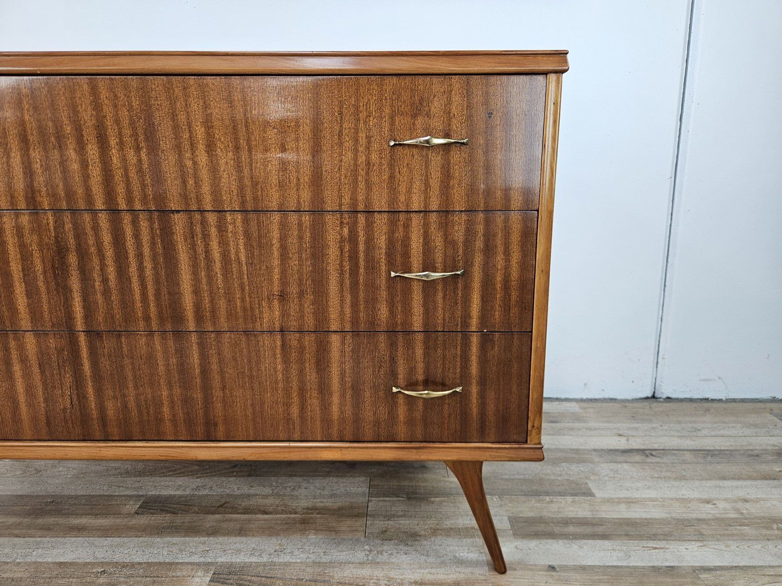 photo for sale Commode en noyer, intérieur doublé, poignées en laiton, 1950