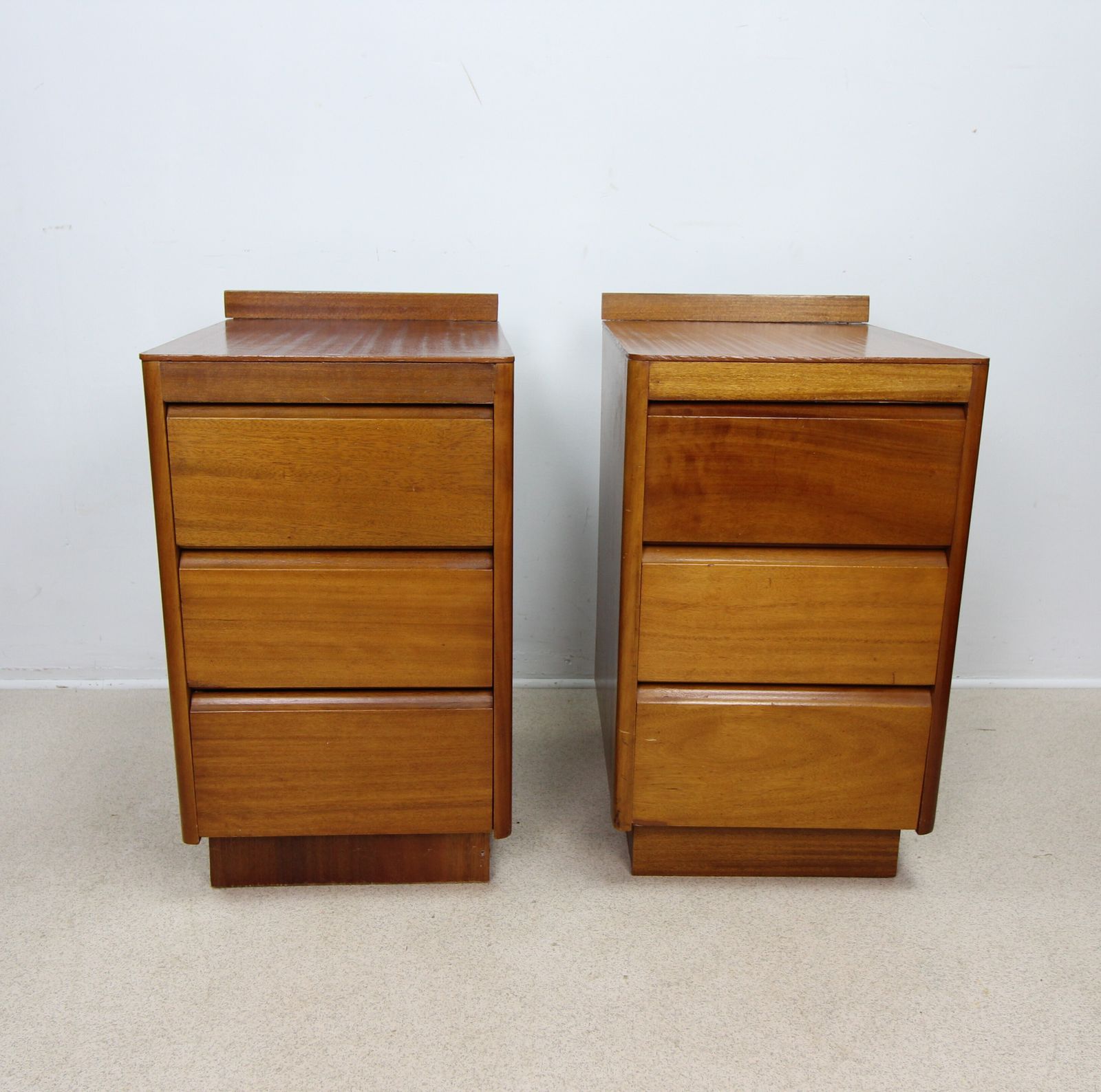 Pair Of Mid Century Teak Bedside Cabinets photo vinterior