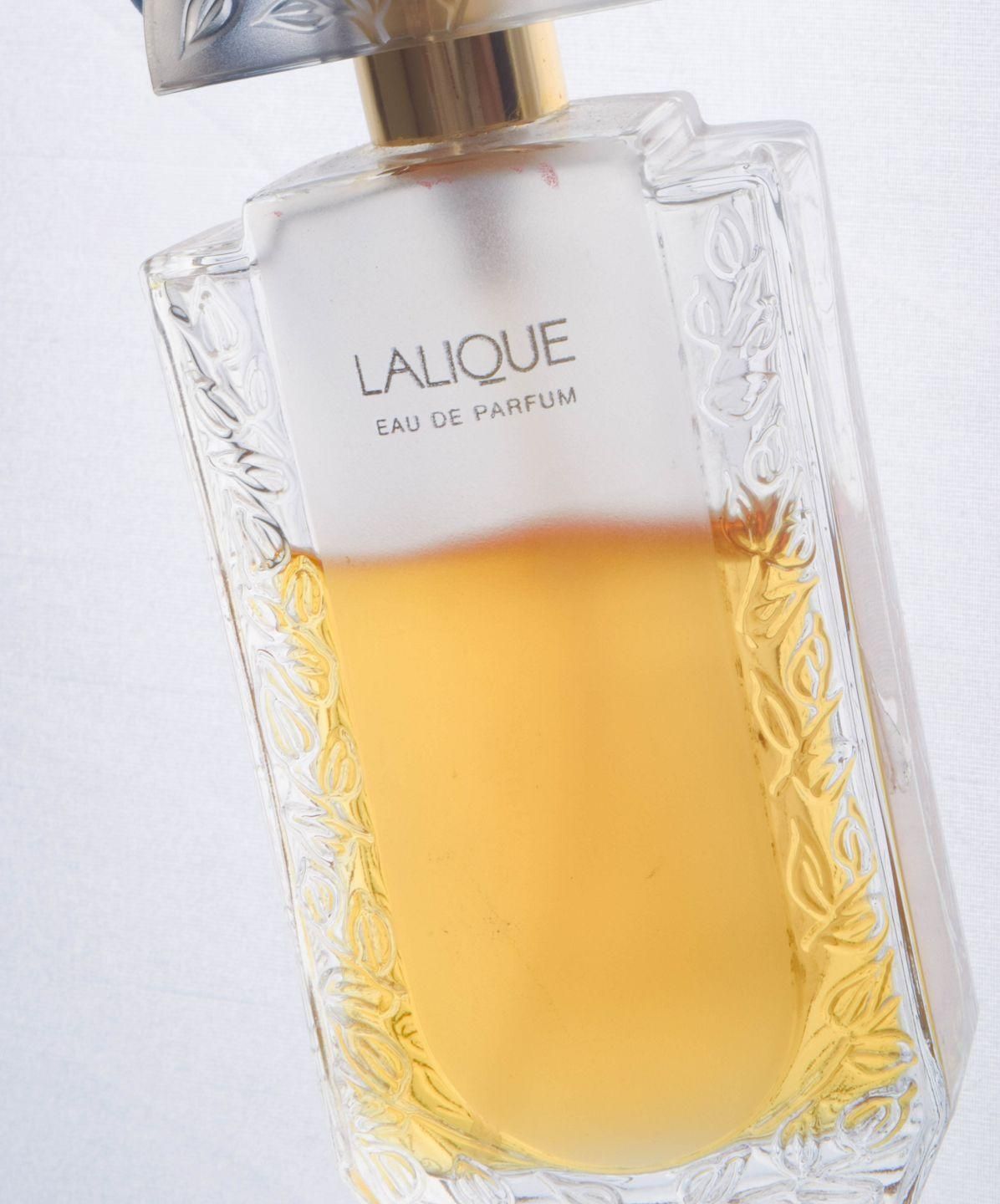 Lalique, Frankrijk. Kristallen parfumfles. 21e eeuw. photo for sale