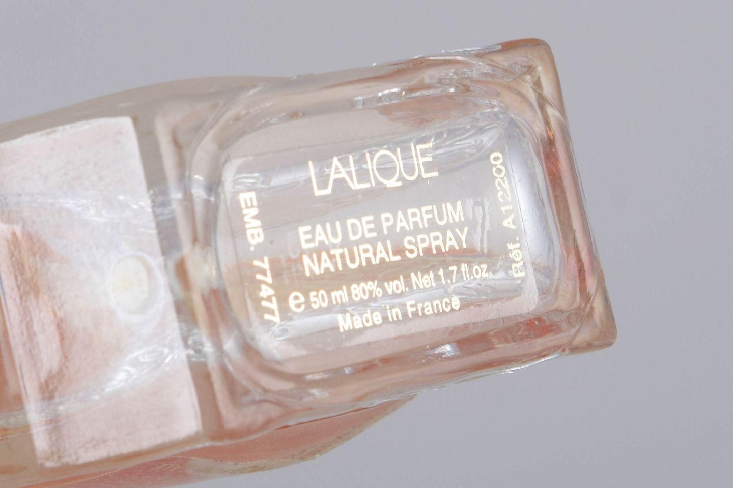Lalique, Frankrijk. Kristallen parfumfles. 21e eeuw. photo Woonaccessoires