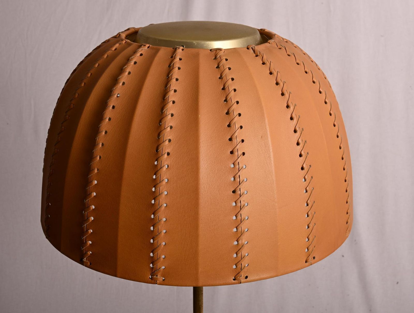 photo furniture Hans Agne Jakobsson G 52/M, Floor Lamp With A Leather Shade