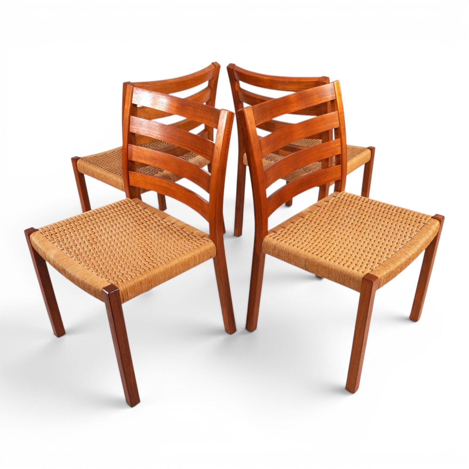 Niels Otto Møller Model 408, set van 4 teakhouten eetkamerstoelen met papercord bekleding voor J.L. Møllers, 1975 photo for sale
