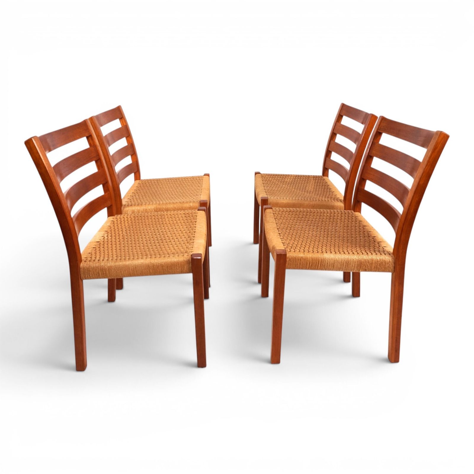 Niels Otto Møller Model 408, set van 4 teakhouten eetkamerstoelen met papercord bekleding voor J.L. Møllers, 1975 photo vintage