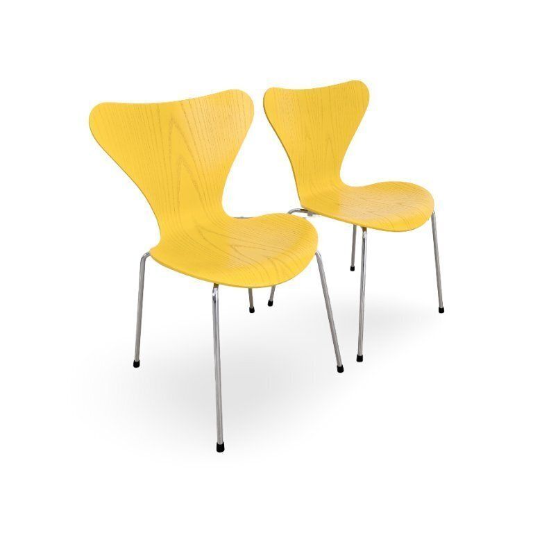Set van 2 Fritz Hansen Series 7 stoelen, Mid-Century design, geel, van Arne Jacobsen photo for sale