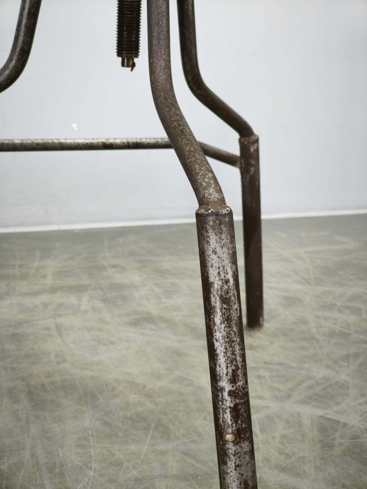 Chaise d'atelier pivotante à hauteur réglable, industrielle tchécoslovaque, années 1940 photo vinterior