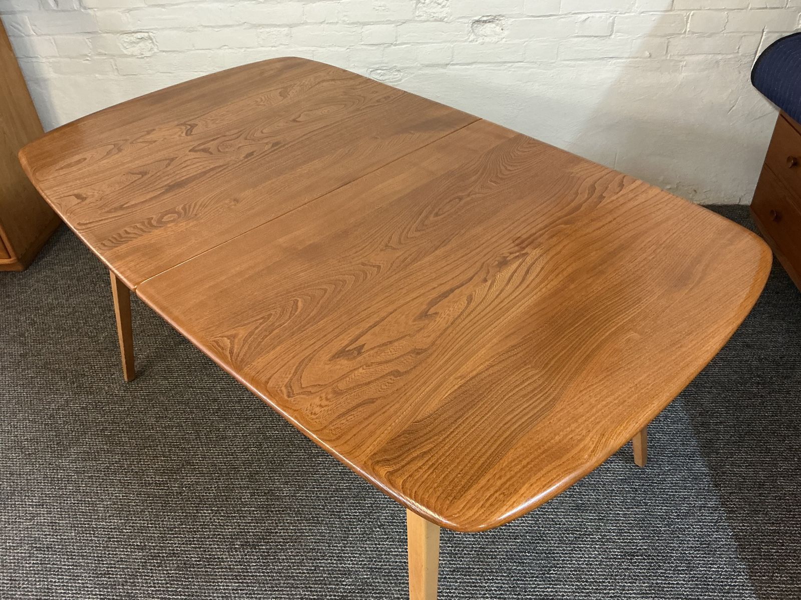 Ercol Grand Windsor Extending Plank Dining Table. photo vintage