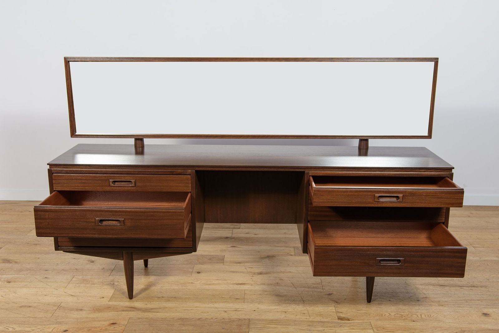 1606.0 Mid Century Dressing Table, United Kingdom, 1960s photo