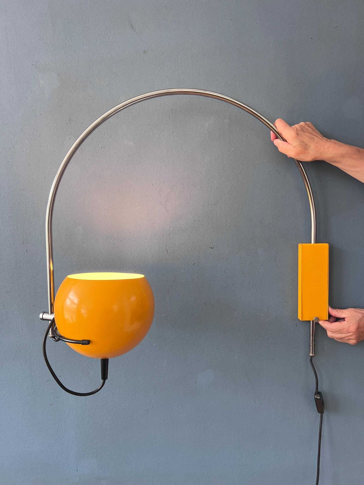 Vintage Gele Herda Mid-Century Booglamp met Eyeball Wandlamp