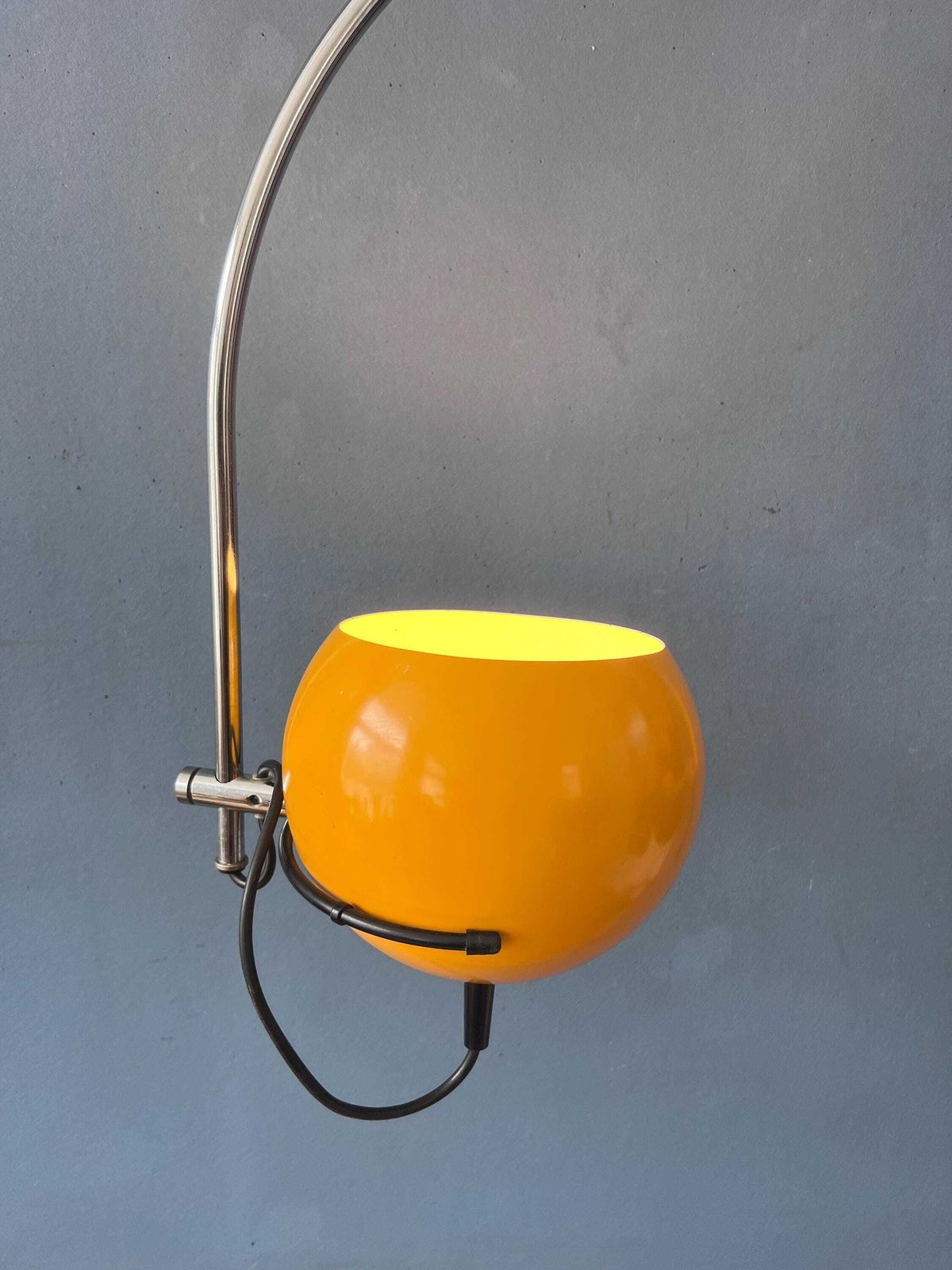 Vintage Gele Herda Mid-Century Booglamp met Eyeball Wandlamp photo Verlichting