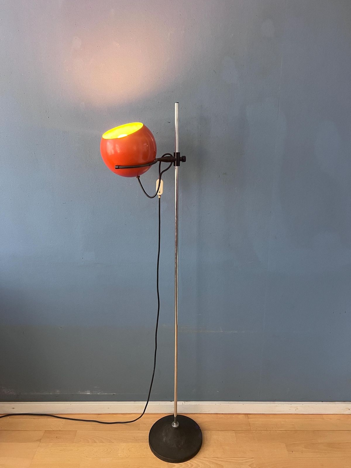 Mid-Century Oranje Eyeball Vloerlamp photo furniture