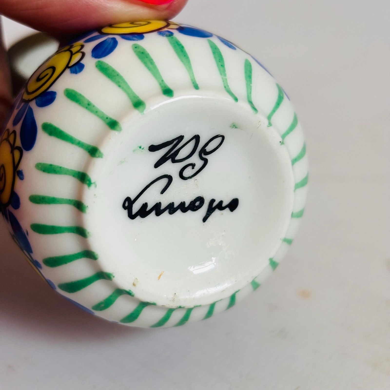 Rare paire de salières en porcelaine de Limoges peintes à la main, mid-century (signées « Bg ») photo vinterior