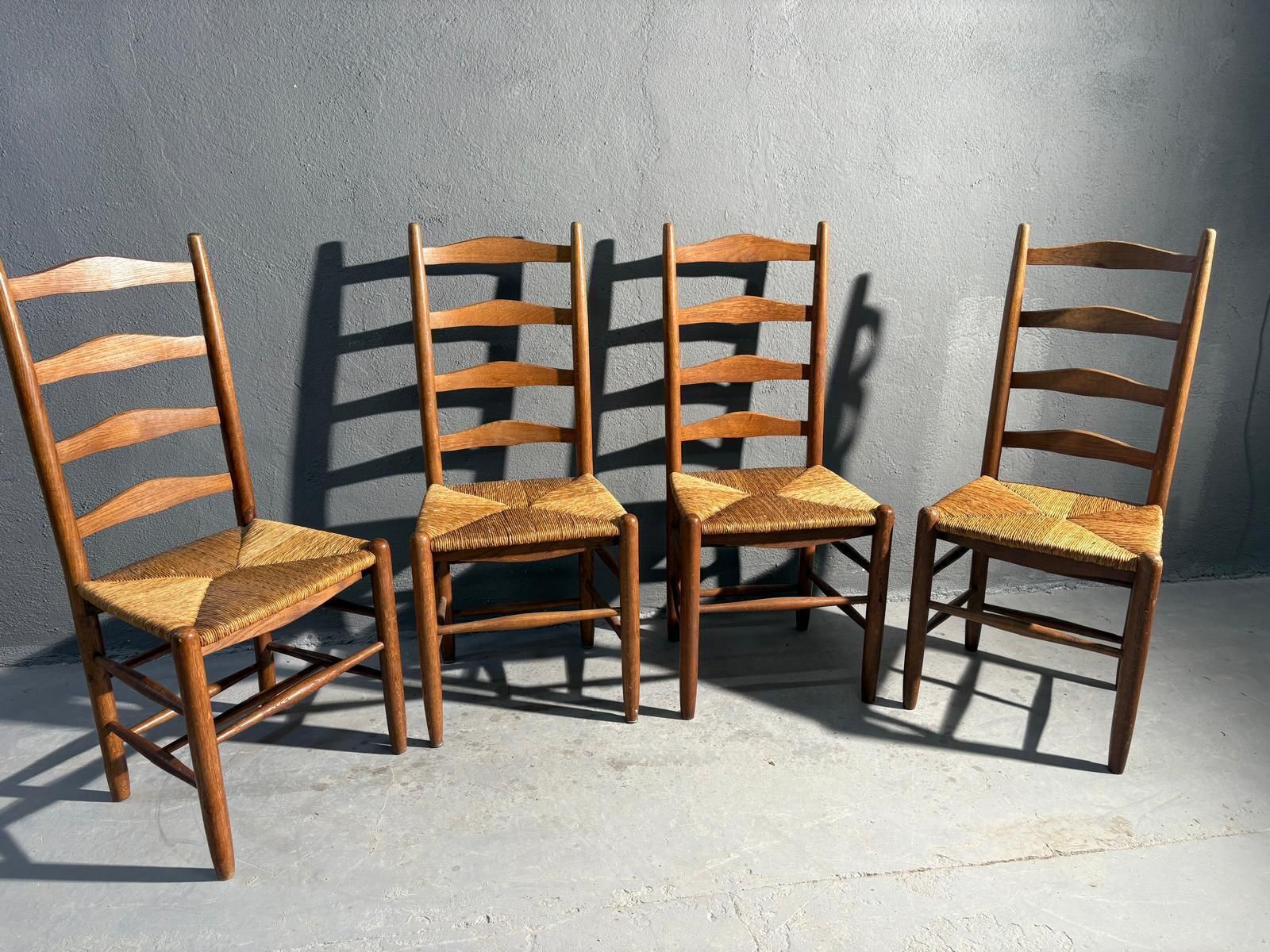 Eetkamerstoelen, Rustieke Eiken Spijlenstoelen, Set van 4, Ca. Jaren 1960, België, Biezen Zitting photo for sale