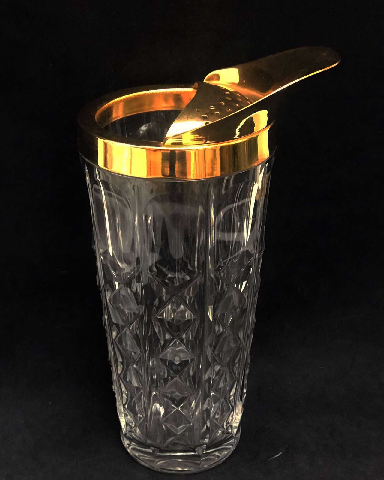 Val Saint Lambert Kristallen Cocktailkan: Mid-Century Barware met Gouden Rand en Lepel photo furniture