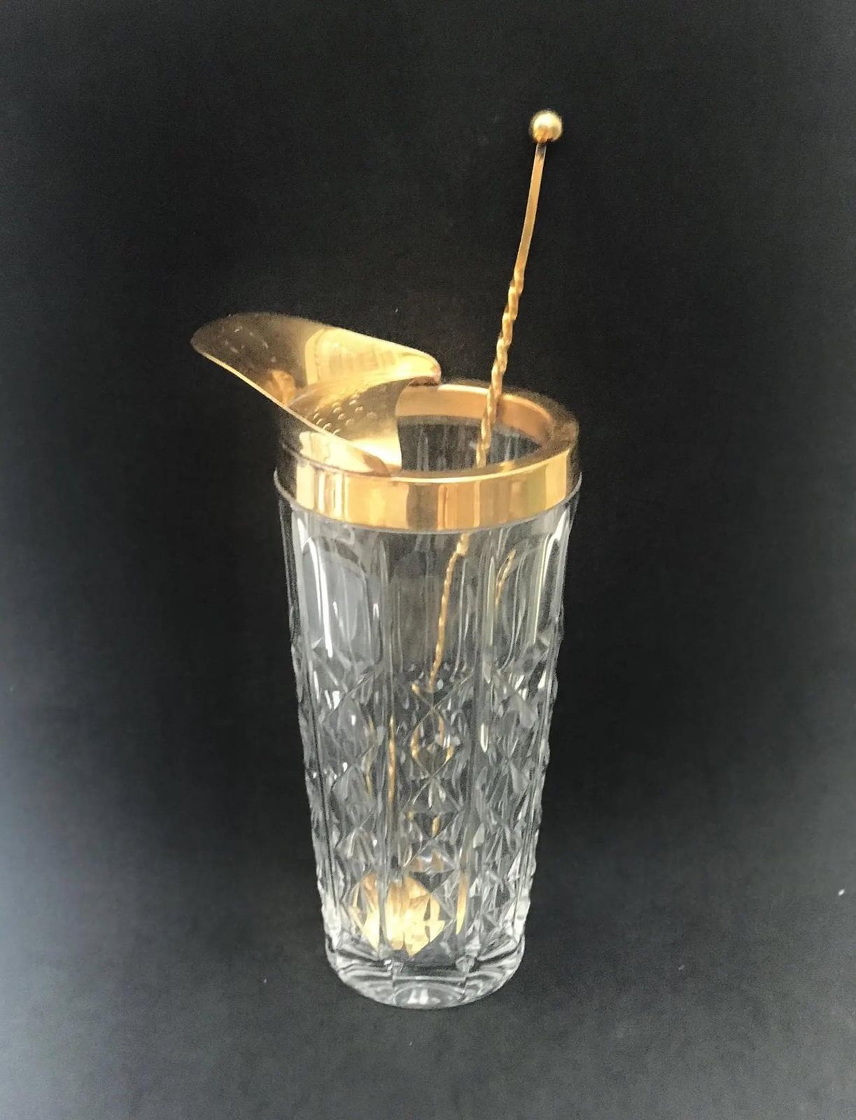 Val Saint Lambert Kristallen Cocktailkan: Mid-Century Barware met Gouden Rand en Lepel photo vinterior