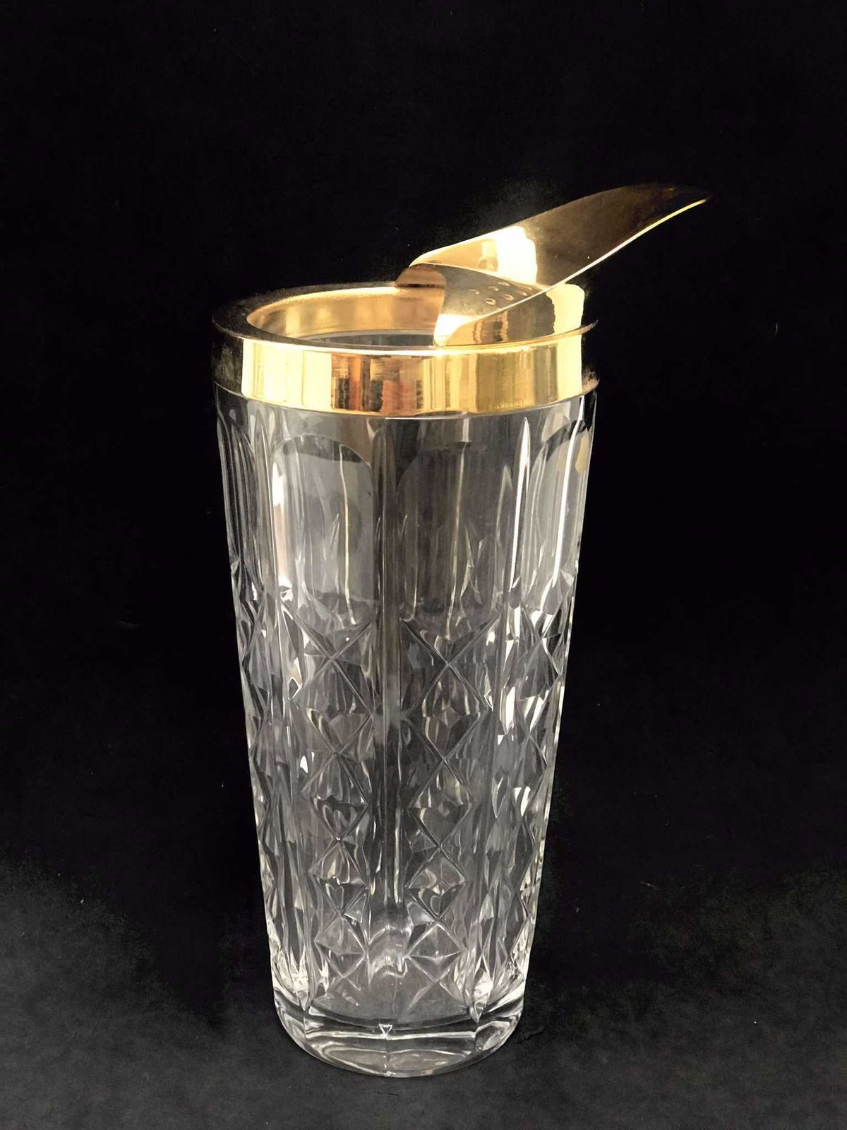 photo for sale Val Saint Lambert Kristallen Cocktailkan: Mid-Century Barware met Gouden Rand en Lepel