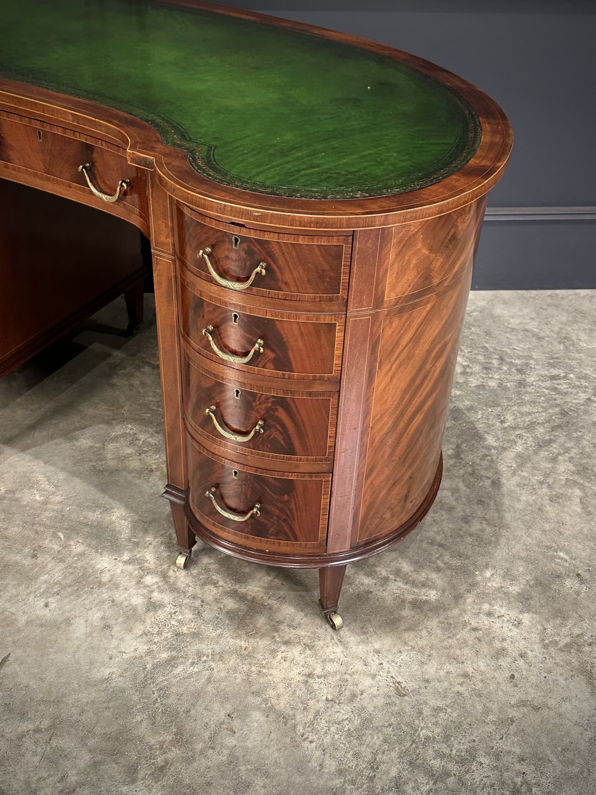 Edwardian Mahogany Kidney Shaped Desk photo vinterior