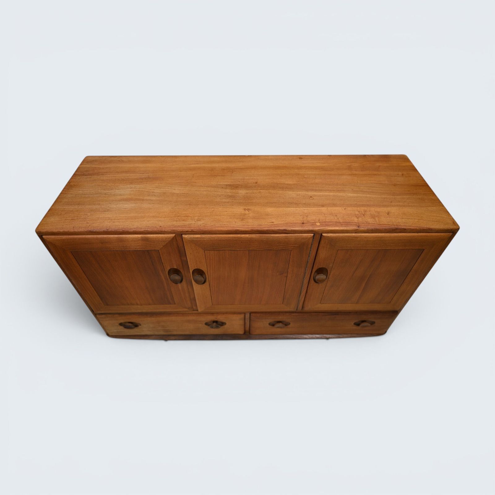 photo furniture Ercol Windsor Sideboard Model Number 468 Stripped & Oiled Free Uk Delivery