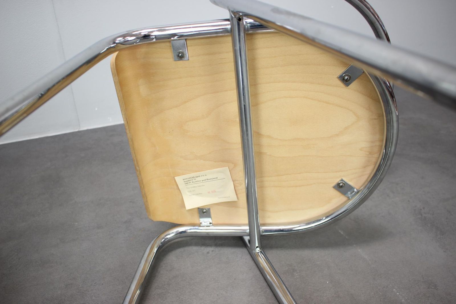 Paire de tabourets de bar Kovonax chromés à assises en bois courbé, République tchèque, 1999 photo buy