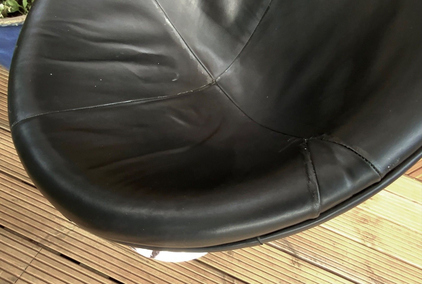 Furniture Black/White/Retro Swivel Pod / Egg Chair 1960  70s photo