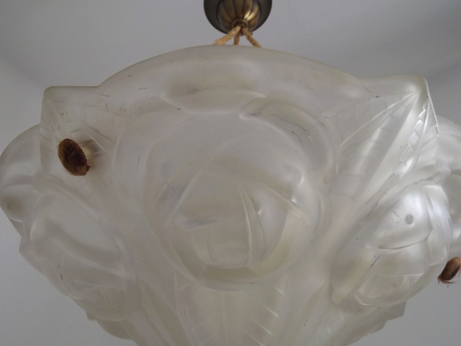 395.0 Plafonnier Art déco français, motifs de roses et décor abstrait, par Degué, vers 1930 photo