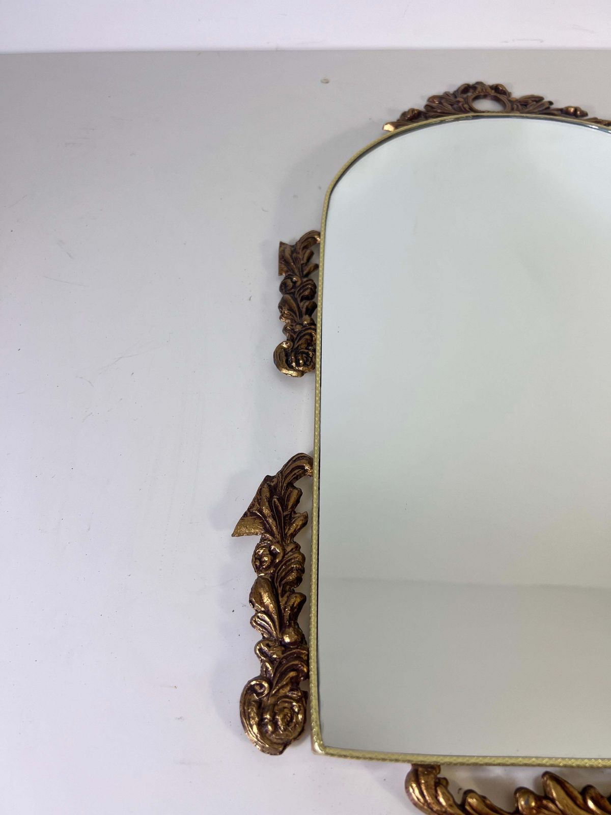 Italiaanse sierspiegel met messing lijst, jaren 1960, Italië photo furniture