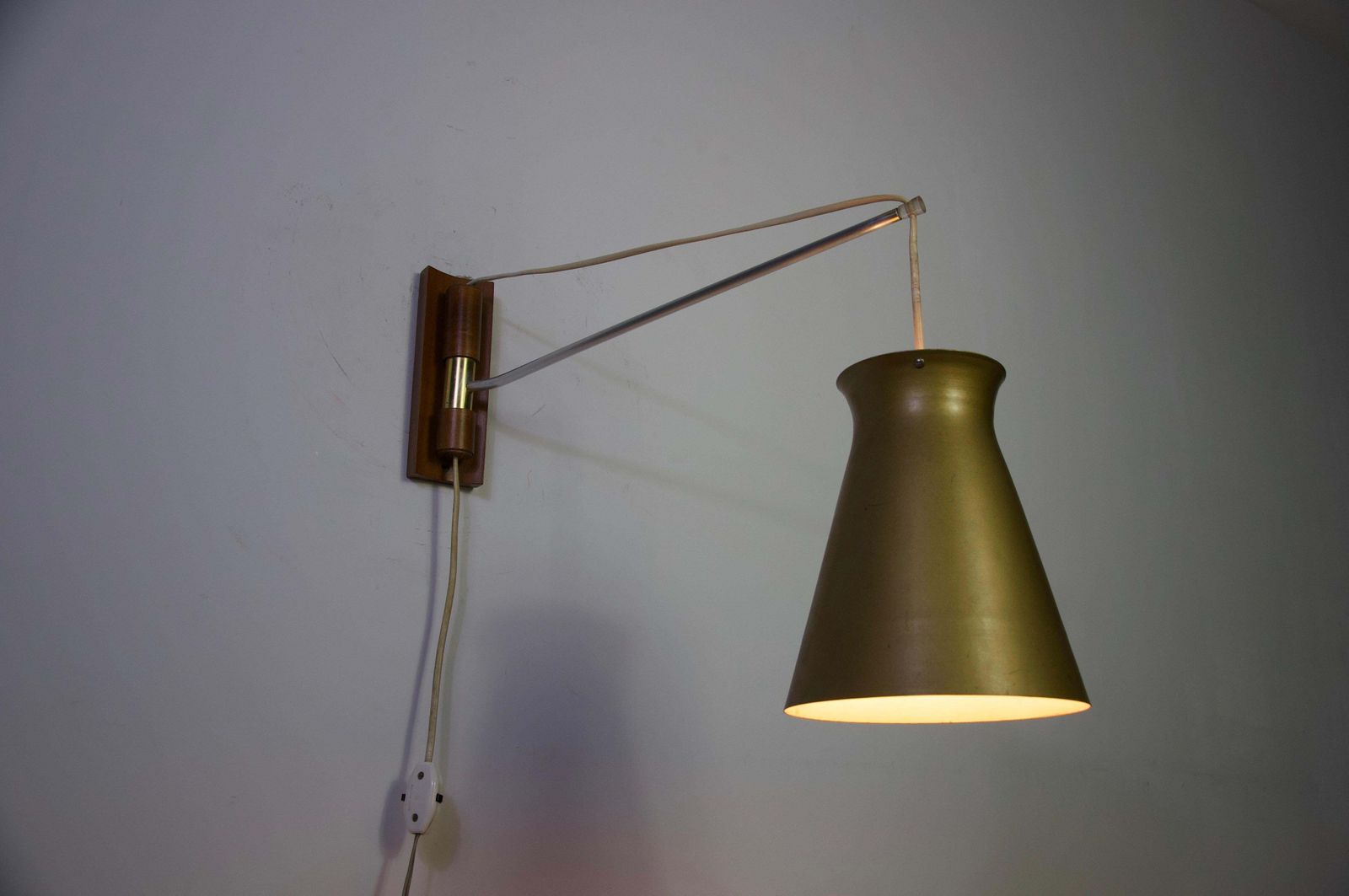 Verlichting Messing zwenkarm wandlamp, jaren 1960, Duitsland photo