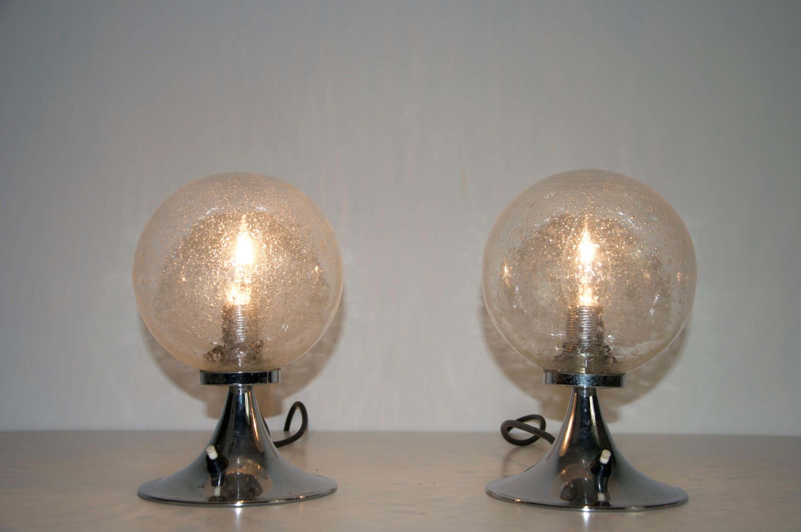 Verlichting Chromen en glazen tafellampen, jaren 1960, Duitsland photo