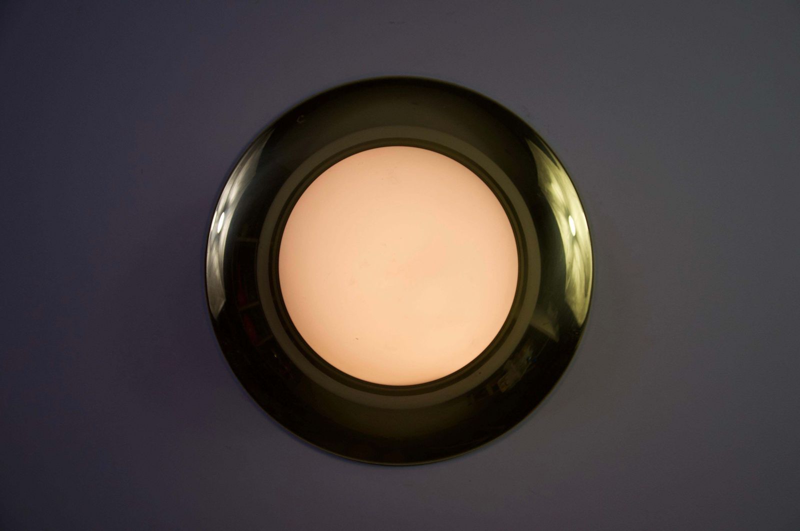 photo for sale Messing en opaalglaze plafondlamp van Glashütte Limburg, jaren 1960