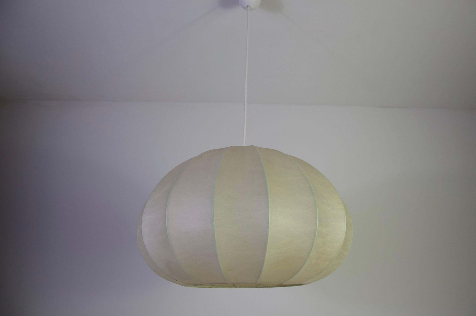 Mid-Century ronde cocon hanglamp, jaren 1960, Italië photo Verlichting
