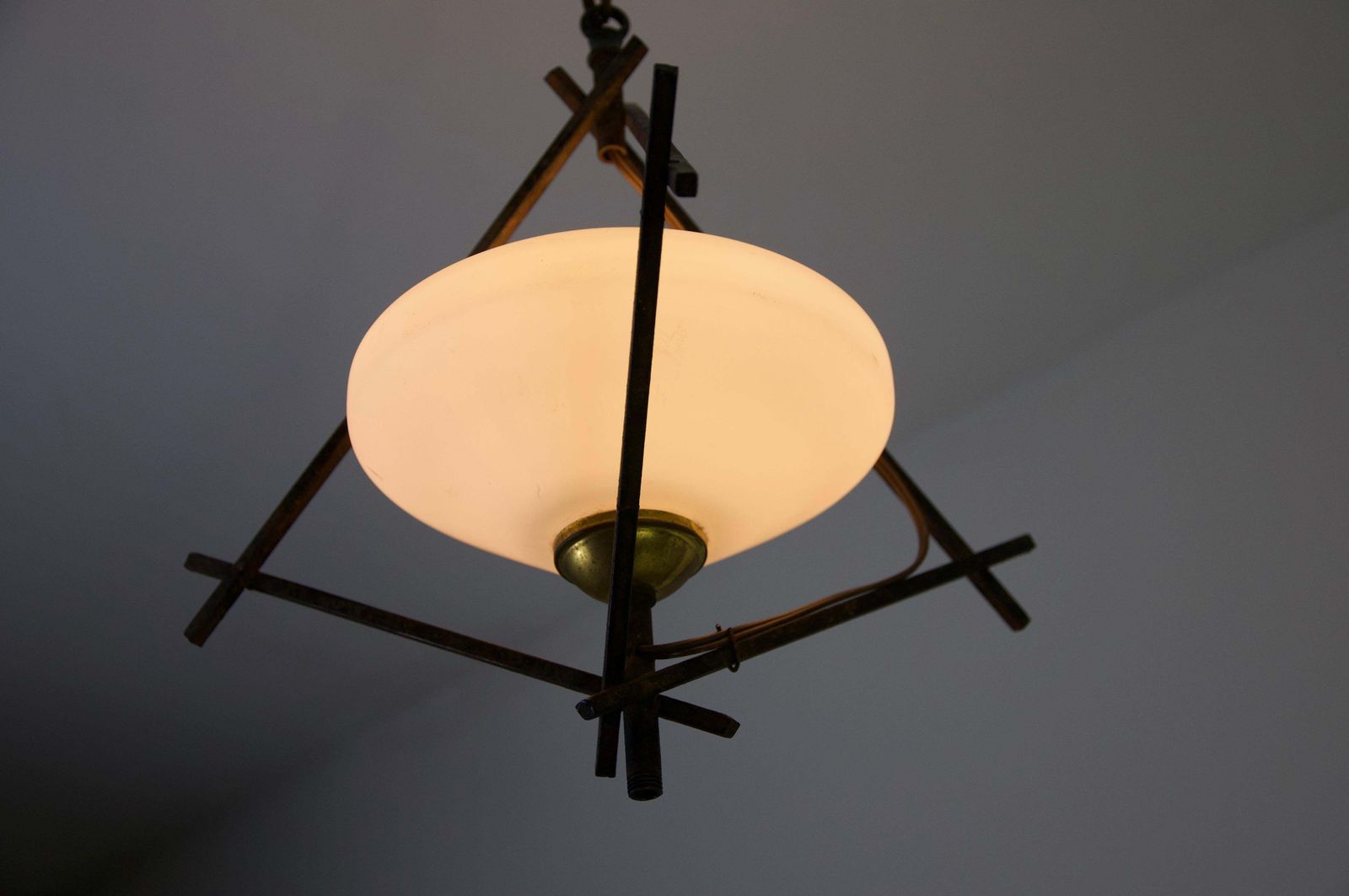 Zwarte en opaalglaze hanglamp van Maison Lunel, 1960, Frankrijk photo vintage