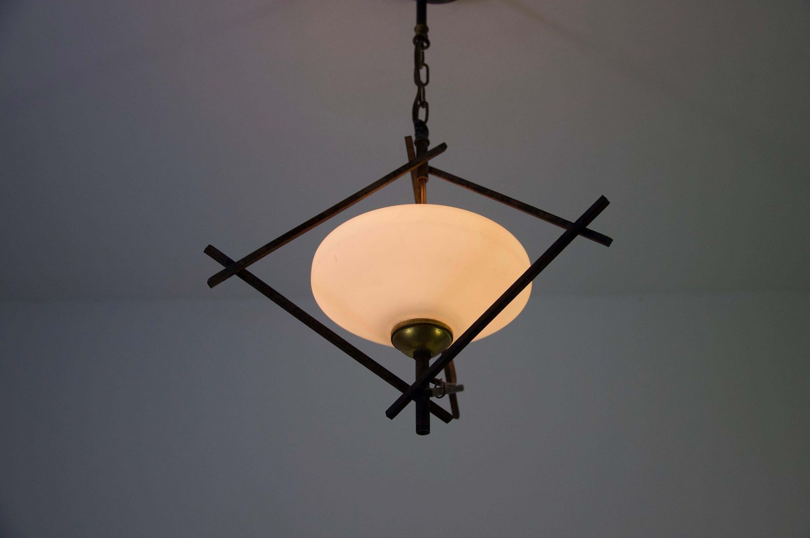 photo vinterior Zwarte en opaalglaze hanglamp van Maison Lunel, 1960, Frankrijk