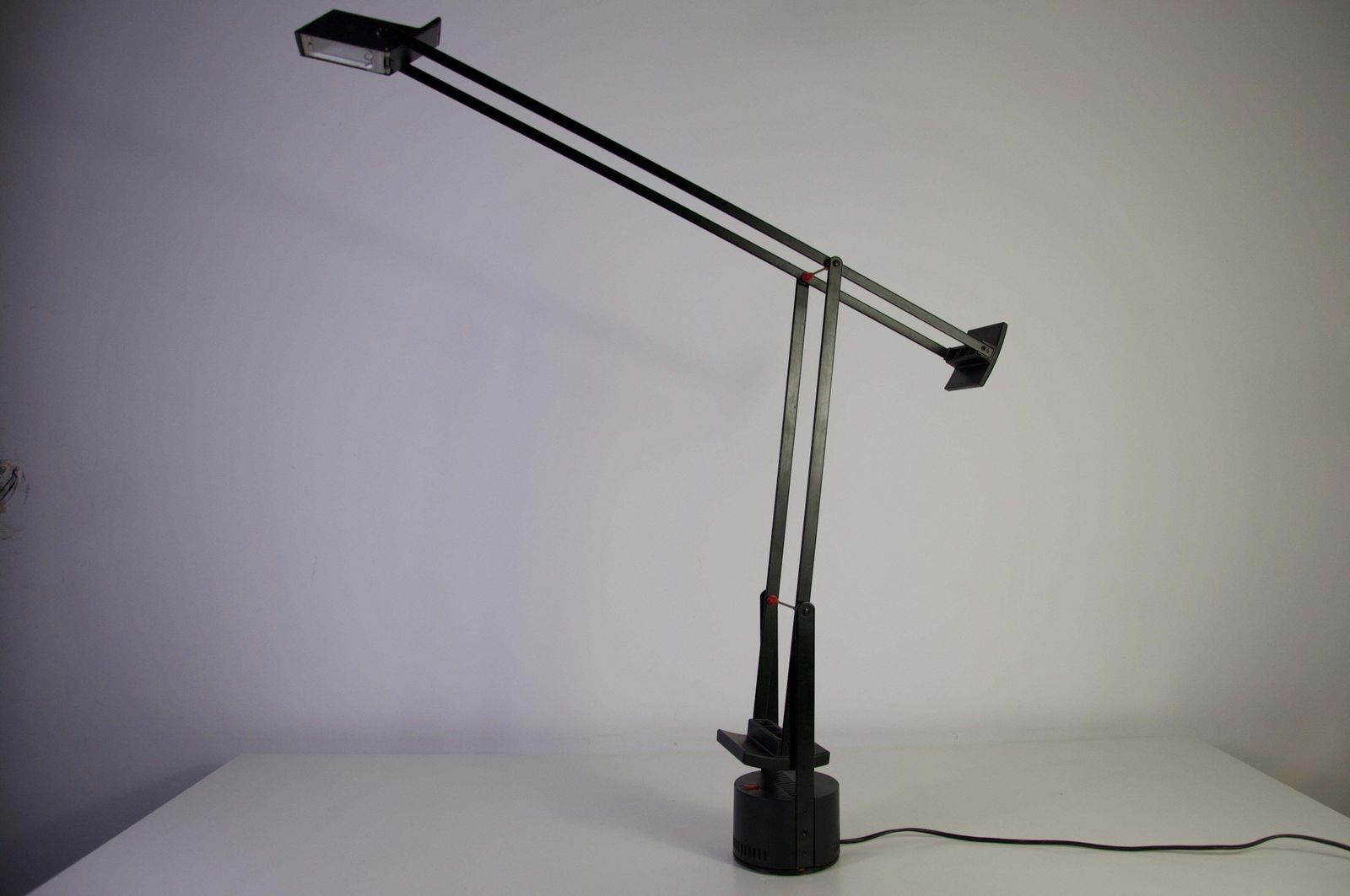 photo furniture Tizio Adjustable Black Table Lamp From Richard Sapper For Artemide, 1972